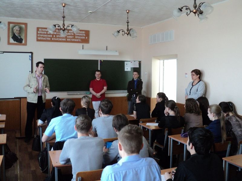 Преподаватели ВолГУ провели встречи со школьниками в Жирновске и Фролово.jpg